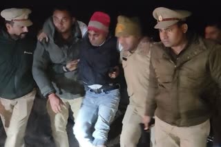 मेरठ में मुठभेड़ के दौरान पुलिस ने बदमाश अनिल गुर्जर काे गिरफ्तार कर लिया.