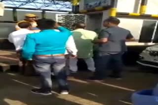 mla vijay choure on toll plaza video