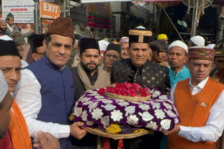 Chadar from Nitin Gadkari in Ajmer Dargah