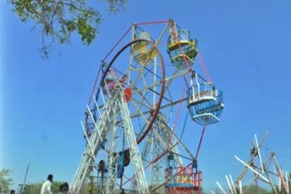 Girls hair portion of scalp gets ripped off  after getting tangled in giant wheel  Mandya Karnataka  FIR lodged  hair ripped off because of giant wheel  giant wheel  Karnataka Mandya  കറങ്ങുന്ന ജയിന്‍റ് വീലില്‍ തലമുടി കുരുങ്ങി  തലമുടി തലയോട്ടിയില്‍ നിന്ന് അറ്റുപോന്നു  കര്‍ണാടകയിലെ മാണ്ഡ്യ  ജയിന്‍റ് വീലില്‍ തലമുടി കുരുങ്ങി  ജയിന്‍റ് വീല്‍