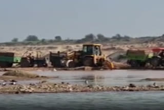 illegal gravel mining caught on camera in Dholpur