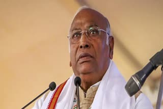 congress president mallikarjun kharge  mallikarjun kharge on union budget  Union Budget 2023  budget session 2023  nirmala sitharaman budget  union budget of india  income tax slabs  budget 2023 income tax  new income tax regime  latest national news  latest news today  ബജറ്റ് വരാനിരിക്കുന്ന തെരഞ്ഞെടുപ്പിന്‍റെ വാഗ്‌ദാനം  മല്ലികാര്‍ജുന്‍ ഖാര്‍ഗെ  നിര്‍മല സീതാരാമന്‍  പണപ്പെരുപം  കോണ്‍ഗ്രസ് അധ്യക്ഷന്‍ മല്ലികാര്‍ജുന്‍ ഖാര്‍ഗെ  കെ സി വേണുഗോപാല്‍  പ്രധാന മന്ത്രി കിസാന്‍ യോജന  പ്രധാന മന്ത്രി വിശ്വകര്‍മ കൗശല്‍ സമ്മന്‍ പദ്ധതി  പേപ്പര്‍ലെസ് ബജറ്റ്  കേന്ദ്ര ബജറ്റ് 2023  ന്യൂഡല്‍ഹി ഏറ്റവും പുതിയ വാര്‍ത്ത  ഇന്നത്തെ പ്രധാന വാര്‍ത്ത  ഏറ്റവും പുതിയ ദേശീയ വാര്‍ത്ത