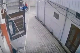 Gurdaspur chori laborer's bicycle was stolen from a street in broad daylight, captured on CCTV