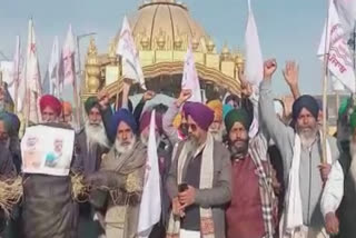 In Amritsar farmers protested against the central government