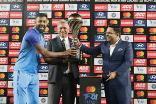 Hardik pandya first indian player to score 4000 plus runs and 100 plus wickets t20 tournament