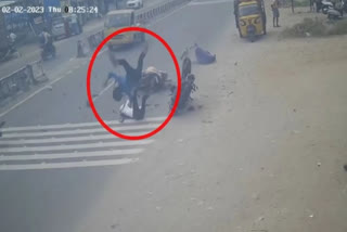 Speeding bike hits scooter in Coimbatore