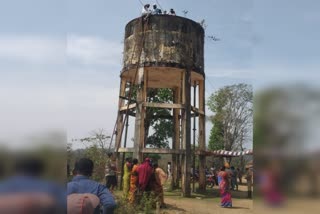 water-tank-protest-by-village-panchayat-members-and-president