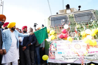 In Jalandhar CM Mann flagged off the train of devotees going to Banaras.