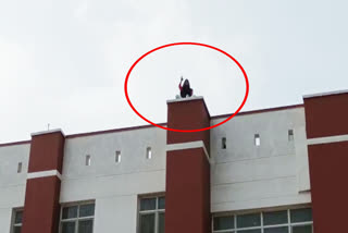 Rashmi Lamgariya Climbed on Roof