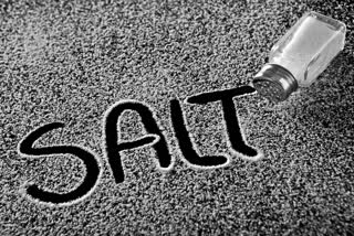 These 6 symptoms appear in the body by eating more salt improve the habit today itself