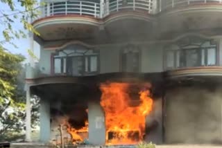 Shops caught fire in Firozabad