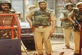 MAHENDRA SINGH DHONI PHOTO IN POLICE UNIFORM WITH PISTOL IN HAND VIRAL ON SOCIAL MEDIA