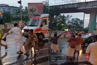 എറണാകുളം  ERNAKULAM  YOUTH CONGRESS SHOWED CM BLACK FLAG  PROTEST AGAINST KERALA BUDGET  YOUTH CONGRESS PROTEST KERALA BUDGET  ആലുവ  കരിങ്കൊടി  ബജറ്റിനെതിരെ പ്രതിഷേധം