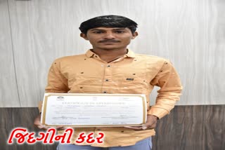 Good Samaritan Award Winner : અકસ્માતગ્રસ્તો માટે કચ્છનો યુવાન મસીહા ગાંધીધામનો મુકેશ ગઢવી