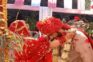 Chitrashi and Dhruvaditya tie a knot