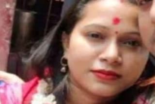 wife of gangster Gorakh Thakur surrendered  gangster Gorakh Thakur  gangster Gorakh Thakur murder  gangster Gorakh Thakur killed by his wife  gangster Gorakh Thakur shoot dead  ഗുണ്ട നേതാവ് ഗൊരഖ് താക്കൂര്‍ കൊലക്കേസ്  ഗൊരഖ് താക്കൂര്‍ കൊലക്കേസ്  ഗൊരഖ് താക്കൂറിനെ വെടിവച്ച് കൊലപ്പെടുത്തി  ബിഹാര്‍ സ്വദേശി പ്രിയങ്ക  പ്രിയങ്ക