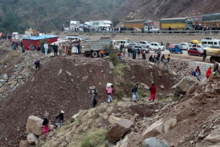 bridge collapses after landslide in himachal  chamba bridge collapses  chamba himachal pradesh  himachal pradesh landslide  bridge collapses  ചമ്പ  ഹിമാചലിലെ ചമ്പ  മണ്ണിടിച്ചിലിനെ തുടര്‍ന്ന് പാലം തകര്‍ന്നു  ഭാർമോർ  ലൂന