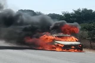 Running car caught fire in Ranchi