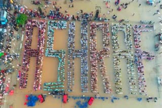 Kozhikkode Beach  Same name people gathered  Same name people gathered wins World Record  Same name people  URF World Record  അഷ്‌റഫുമാര്‍  സംസ്ഥാനത്ത് ഒരേ പേരുള്ളവര്‍  ഒരേ പേരുള്ളവര്‍  ലോക റെക്കോര്‍ഡ്  കേരളത്തിലെ 14 ജില്ല  കോഴിക്കോട് കടപ്പുറം  ലാർജസ്‌റ്റ് സെയിം നെയിം ഗാദറിങ്  യുആർഎഫ് വേൾഡ് റെക്കോർഡ്  കോഴിക്കോട്  റെക്കോർഡ്  പോർട്ട് മ്യൂസിയം വകുപ്പ് മന്ത്രി  അഹമ്മദ് ദേവർകോവിൽ