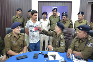 Durg police arrested the accused with pistol