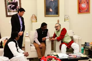 Hemant Soren met Giriraj Singh