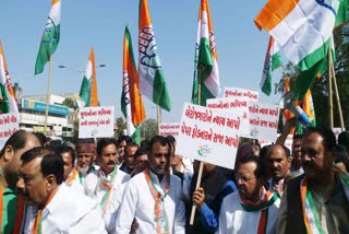 Congress Protest: પરીક્ષા લઈ શકે એવો એક પણ અધિકારી સરકાર પાસે નથી, પેપર લીક મામલે કૉંગ્રેસનો વિરોધ