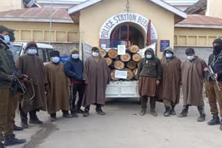 بڈگام میں عمارتی لکڑی ضبط، سات اسمگلر گرفتار