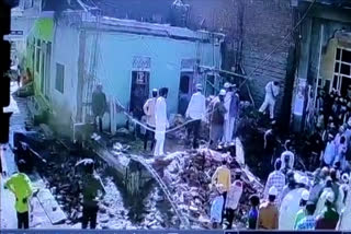 Muslims demolish house for building mosque; fed up, aggrieved wants to convert to Hinduism