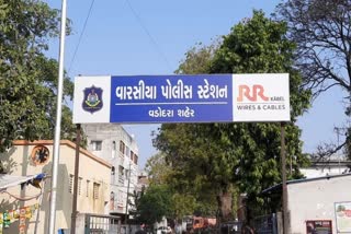Vadodara News: ગુજરાતનું શ્રેષ્ઠ વારસિયા પોલીસ સ્ટેશન વિસ્તારમાં સ્ટેટ મોનીટરીંગ સેલની રેડ, દારૂના કટિંગનો પર્દાફાશ