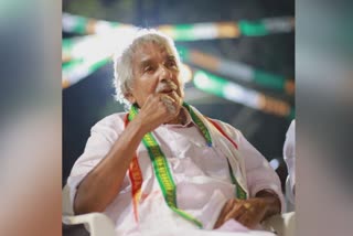 ഉമ്മൻ ചാണ്ടി  Oommen Chandy  former Chief Minister Oommen Chandy  Oommen Chandy further treatment  kerala news  malayalam news  മുൻ മുഖ്യമന്ത്രി ഉമ്മൻ ചാണ്ടി  ഉമ്മൻ ചാണ്ടിയെ തുടർ ചികിത്സയ്‌ക്കായി ബെംഗളൂരുവിൽ  ഉമ്മൻ ചാണ്ടി ആരോഗ്യാവസ്ഥ  ഉമ്മൻ ചാണ്ടിയുടെ തുടർ ചികിത്സ  ന്യൂമോണിയ  ചാണ്ടി ഉമ്മൻ  കേരള വാർത്തകൾ  മലയാളം വാർത്തകൾ