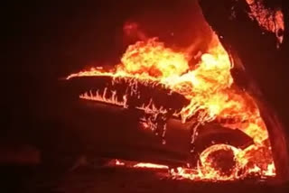 Car rams into tree, catches fire in Dumka
