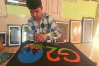 G20 Summit in Kutch : G20ના આયોજનમાં ફરી કચ્છી કલા ખીલી, રોગાન કલાના રંગોમાં લોગોનું નિર્માણ