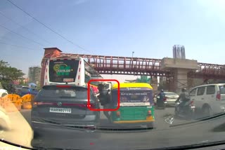 auto-driver-assaulted-on-car-driver-in-bengaluru-road