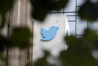 Twitter scrambles to fix meltdown as many unable to tweet