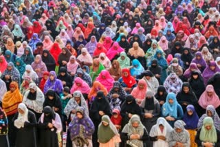 Women allowed in mosques
