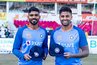 suryakumar yadav ks bharat got test debut cap from former head coach ravi shastri or Cheteshwar Pujara Border gavaskar trophy 2023