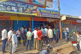 Theft  gold shop at Shiggavi