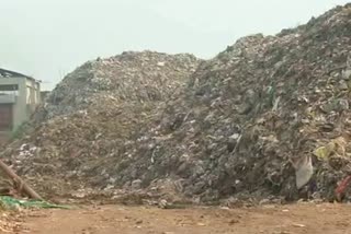 garbage piles in gwalior street