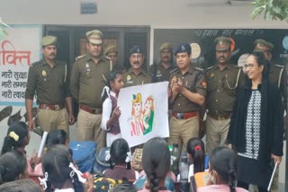 Noida police interacted with school students