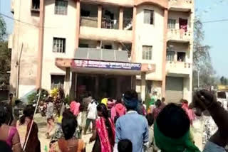 Locals pelted stones over police station in begusarai