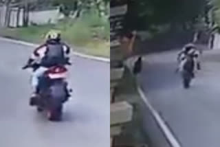 Kallambalam motor bike accident  motor bike accident Thiruvananthapuram  Kallambalam bike stunt on road hits school girl  നടുറോഡില്‍ ബൈക്ക് അഭ്യാസം  നടുറോഡില്‍ ബൈക്ക് അഭ്യാസം തിരുവനന്തപുരം  ബൈക്ക് അഭ്യാസത്തിനിടെ വിദ്യാര്‍ഥിനിയെ ഇടിച്ചിട്ടു