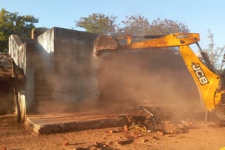 MP Shivpuri Bulldozer at house of minor accused