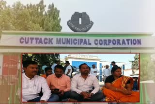 corporator protest infront of cmc