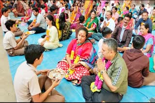 Matru Pitru Pujan: ભુજની શાળામાં બાળકોએ માતાપિતાનું પૂજન કરી ઉજવ્યો વેલેન્ટાઈન ડે