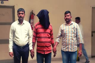 Ahmedabad Crime : લ્યો બોલો, પોલીસ બનીને લૂંટફાટ કરનાર શખ્સ ઝડપાયો