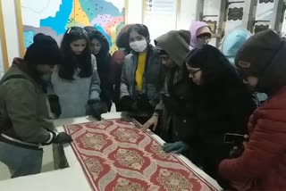 مہاراشٹر کی طالبات کشمیر کے کرافٹ دورے پر