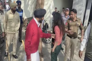 The girl created a ruckus at the Ludhiana bus stand