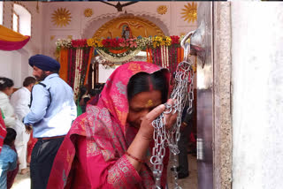 The wishes come true by banging a chain in the temple in Ludhiana