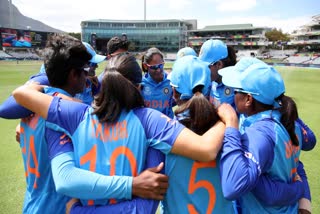 India win the toss and opt to bowl first against England