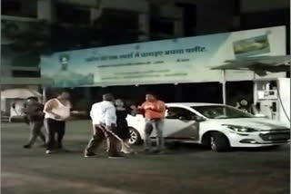 Petrol pump employees thrash doctor
